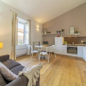 Apartment Bright Santa Croce, Florenz